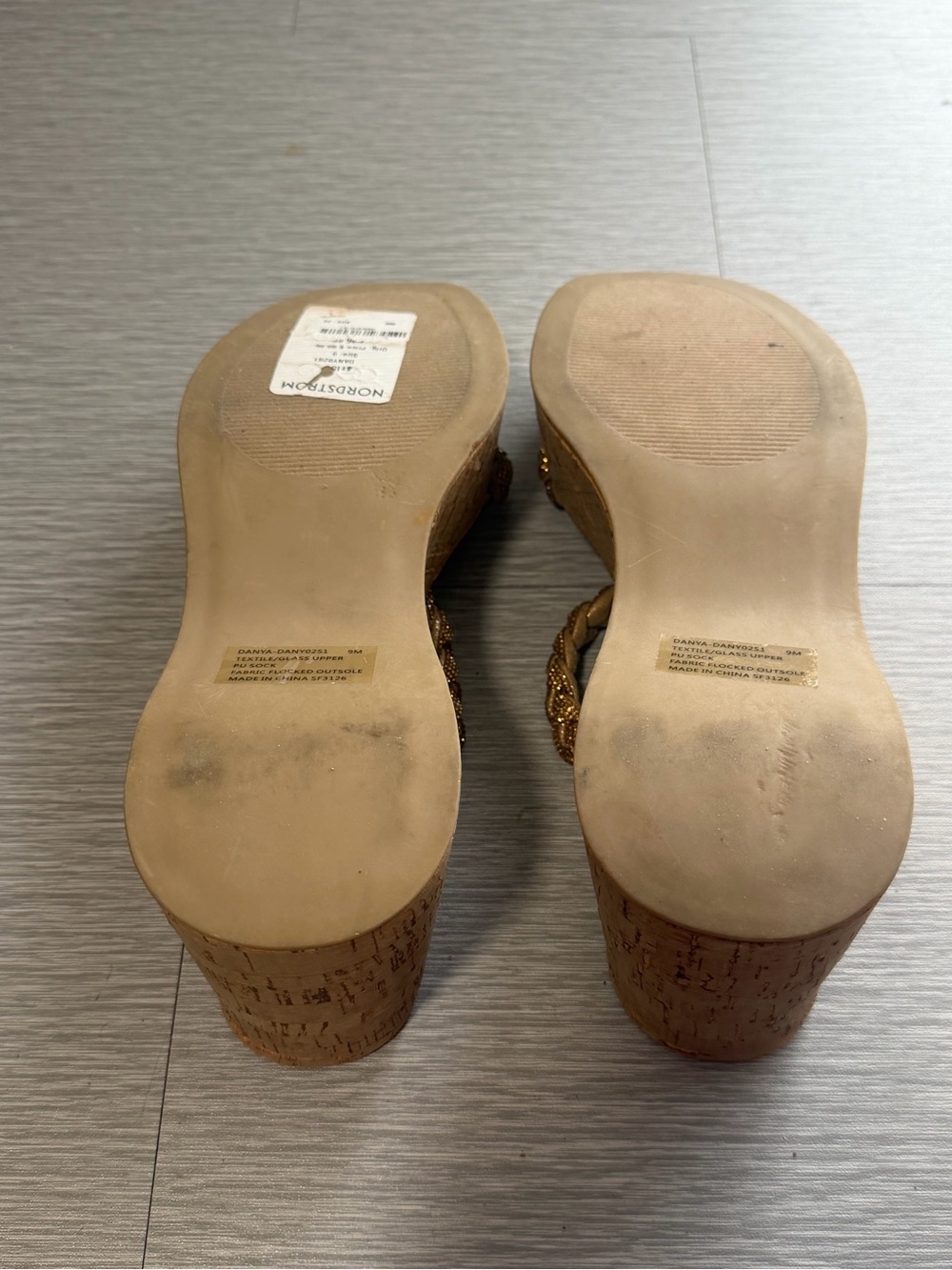 Steve Madden Danya-In Gold Wedges Size 9 NWOB - Picture 8 of 11